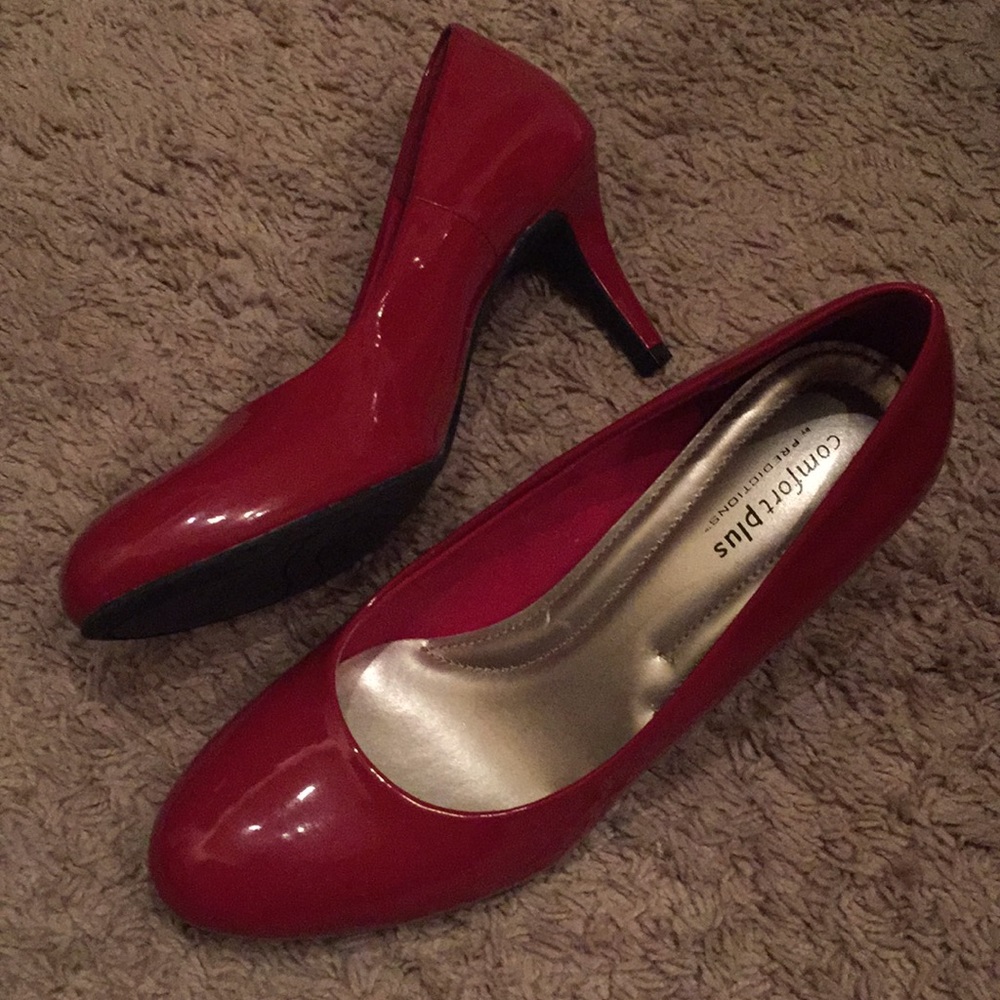 NEVER WORN Red Heels